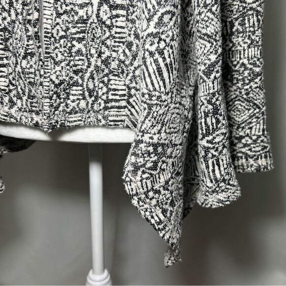 Ariat Women’s Large Black White Long Sleeve Cardigan Asymmetrical Hem Western - Picture 5 of 9